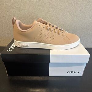 adidas tennis shoe - size 9 US Woman